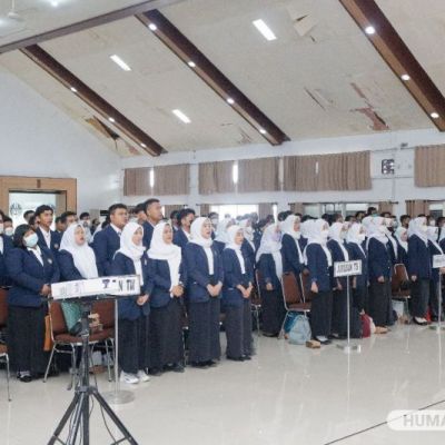 Kukuhkan 247 Lulusan, Dekan FT Teruslah Belajar dan Berkaya