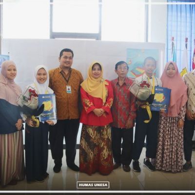 Siswa SMP Lab School Unesa Berhasil Raih Best Performers di Singapura