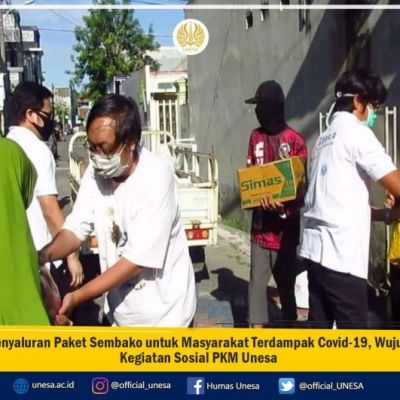 Penyaluran Paket Sembako untuk Masyarakat Terdampak Covid-19, Wujud Kegiatan Sosial PKM Unesa