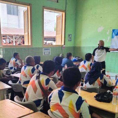 Pakar FIO Bekali Guru PJOK di Mojokerto dengan Keterampilan Olahraga Pickleball