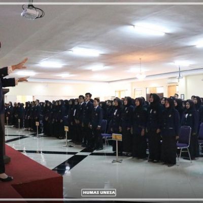 Kenakan Setelan Hitam Putih, 301 Mahasiswa FIP Ikuti Yudisium Periode III