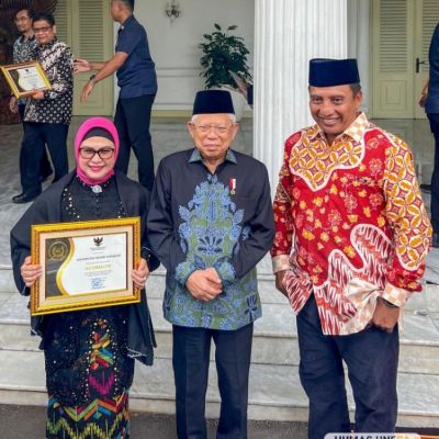 UNESA Raih Status Informatif dalam Anugerah Keterbukaan Informasi Publik 2023