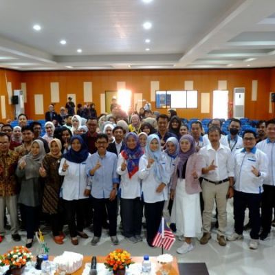 Kolaborasi Mahasiswa dari Malaysia dan UNESA Kuatkan Moderasi Beragama Tingkat Pelajar di Surabaya