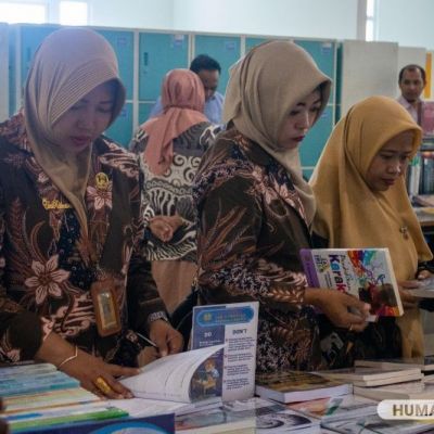 Lomba Ruang Baca Warnai Peringatan Hari Kunjung Perpustakaan di UNESA