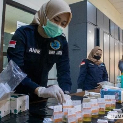 Komitmen UNESA Cegah Penyalahgunaan Narkoba, Tes Urine dan Edukasi Berkelanjutan