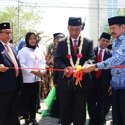Berlangsung Meriah, Expo UKM Unesa Dibuka Langsung Oleh Rektor