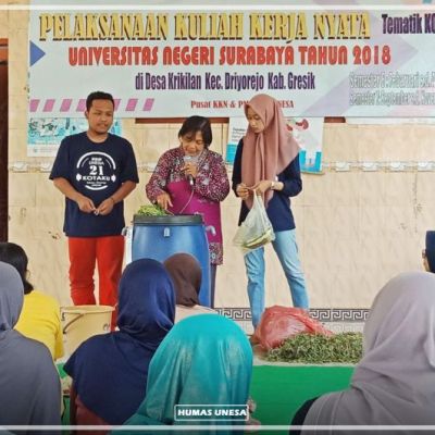 Antusias Warga Menerima Materi Komposter