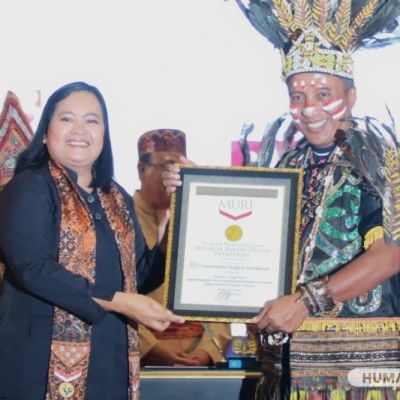 Genap 58 Tahun UNESA Kembali Catatkan MURI, Menpora-KSAD Dapat Penghargaan