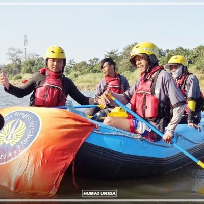Tim Ekspedisi Bengawan Solo Hulu-Hilir Himapala Unesa 2018 Temui Limbah Pencemaran Air Sepanjang Pengarungan
