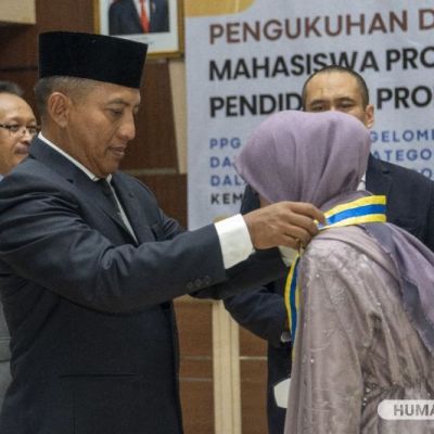 UNESA Kukuhkan dan Ambil Sumpah Profesi Lulusan PPG Prajab dan Daljab
