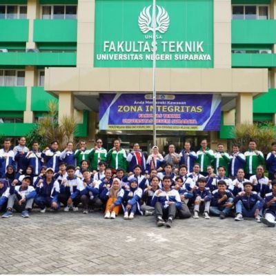Penghargaan Tingkat Wilayah Modal Penting Tim Robot UNESA Ukir Prestasi KRI Tingkat Nasional