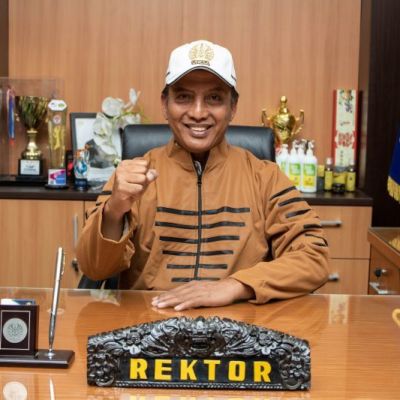 Kado Periode Kedua, Rektor UNESA Dapat Penghargaan Polda Jatim