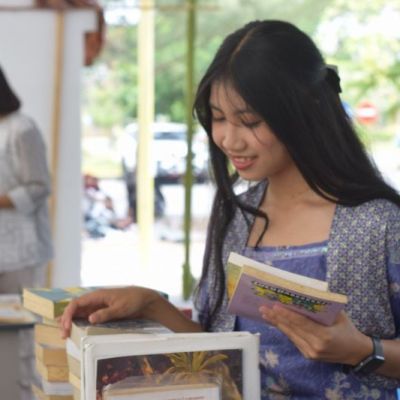 Keseruan Festival Bulan Bahasa di SMA Labschool UNESA 1 Surabaya