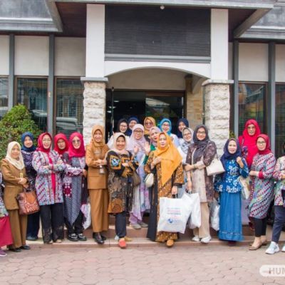 DWP UNESA Kenalkan Produk UMKM Sidoarjo Lewat Ladies Program