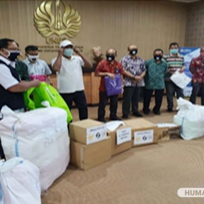 Unesa Salurkan APD untuk Beberapa Rumah Sakit di Jawa Timur