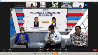 Open Discussion About Opportunities and Challenges of Educational Technology Graduates with Educational Technology Yogyakarta State University.