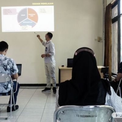 PTM Hari Pertama, Dosen dan Mahasiswa di UNESA Sampaikan Kesan Kerinduan dan Harapan