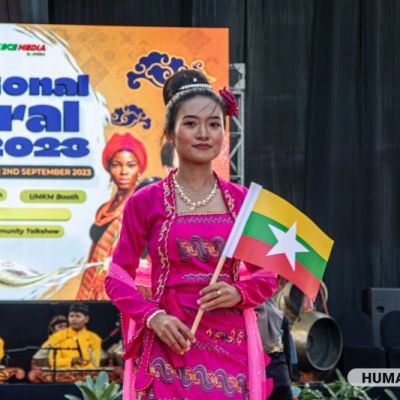 Menengok Penampilan Berbagai Negara dalam Festival Budaya Internasional UNESA