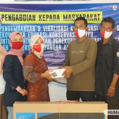 Peduli Kelestarian Penyu, Tim PKM Unesa bantu Hidupkan Konservasi Pantai Taman Pacitan