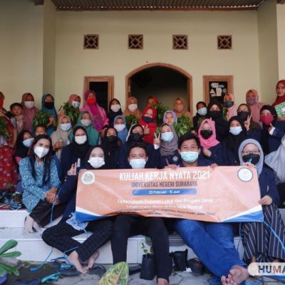 Tumbuhkan Keterampilan Masyarakat Bercocok Tanam Di Masa Pandemi, Mahasiswa KKN Unesa Manfaatkan Barang Bekas Sebagai Media Tanam Aquaponik