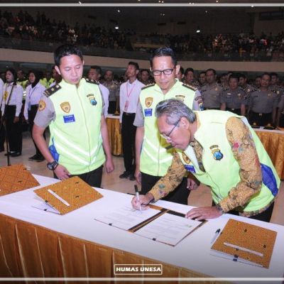 Rektor Unesa Turut Serta dalam Penandatangan MoU Polda Jatim