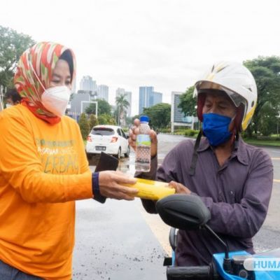 Unesa Berbagi Manfaat Lewat Jumat Berkah