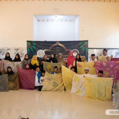 Sasar Para Santri, DWP UNESA Beri Pelatihan Ecoprint di Ponpes Internasional Al-Illiyin