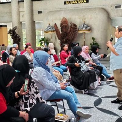 Diapresiasi Atdikbud, PMI di Singapura Belajar Skill Konten Bisnis bersama Dosen UNESA