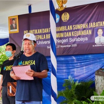 Rektor Unesa Lantik dan Ambil Sumpah Jabatan Kabiro BUK yang Baru