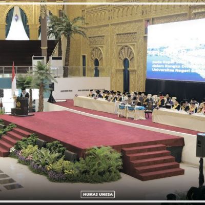 Rapat Terbuka Senat Unesa Dihadiri Mendes PDTT dan Gubernur Jatim