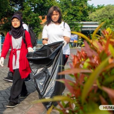 Aksi Bersih Sampah Warnai Peringatan Hari Peduli Sampah Nasional di UNESA
