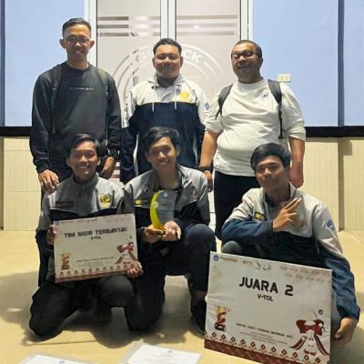 Tim Robot UNESA Juara 2 dan Catatkan Skor Terbanyak KRTI Nasional 2023