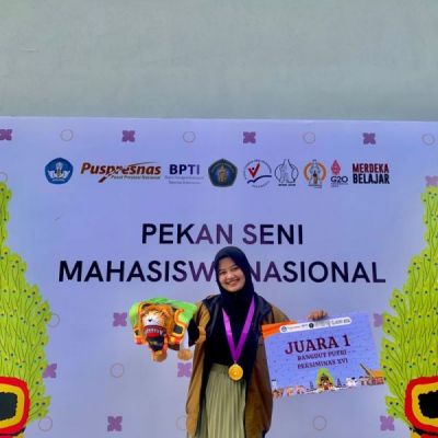 Mahasiswa FBS Juara 1 Lomba Menyanyi Putri Pekan Seni Mahasiswa Nasional 2022