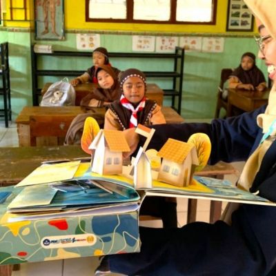 Pop-up Book Bilingual, Media Edukasi Bencana Inovasi Mahasiswa UNESA