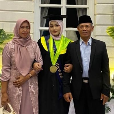 Nadia Amru Khalifa, Wisudawan Terbaik FBS Ciptakan Media Popscrapbook untuk Kenalkan Ragam Motif Batik Tulungagung