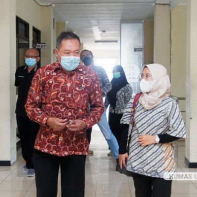 Pimpinan Pusat Bahasa UNESA Terima Kunjungan Perwakilan Kedutaan Australia