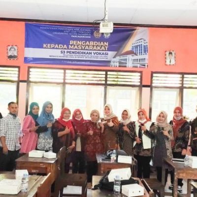 Dorong SMK Berkarya Standar Industri, Dosen UNESA Beri Pelatihan TeFa