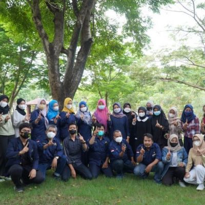 Tingkatkan Kompetensi Reporter, Humas UNESA Helat Pelatihan Menulis dan Foto Jurnalistik