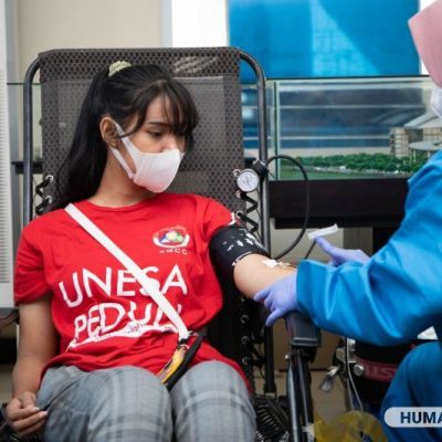 Bantu PMI Surabaya, Divisi KKN dan SMCC UNESA Gelar Donor Darah Kemanusiaan