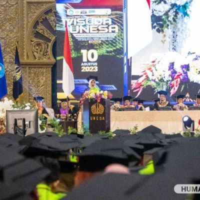 UNESA Kukuhkan 1501 Wisudawan Ada yang Dapat Beasiswa Luar Negeri