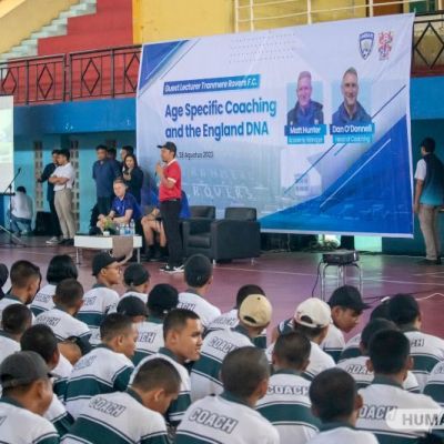 Dua Pelatih Klub Inggris Sharing dan Beri Motivasi Maba di FIKK