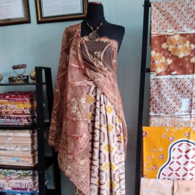 Dosen ini Bikin Kerajinan Batik Suroboyoan dan Gandeng UKM Kawasan Doli