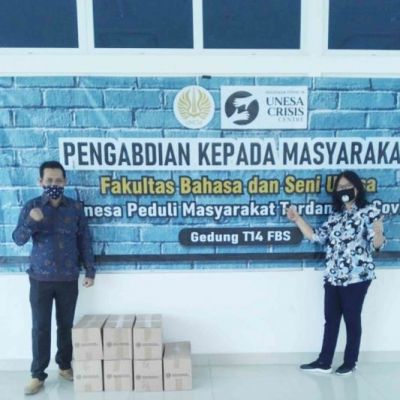 Tim PKM FBS Unesa Bagikan Sembako ke Warga Terdampak Covid-19
