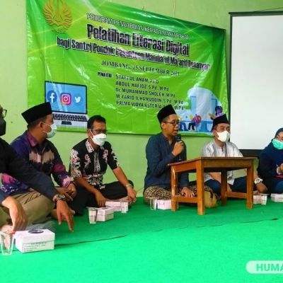 Dosen UNESA Adakan Pelatihan Literasi Digital untuk Para Santri di Jombang