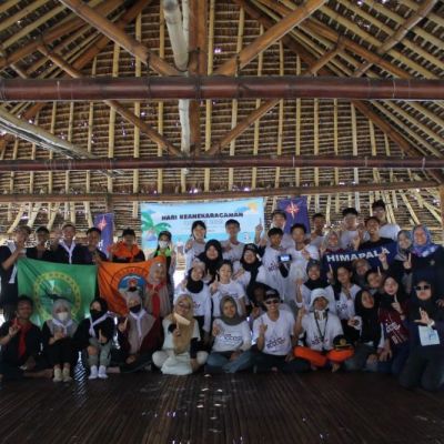 Peduli Lingkungan, Siswa Access Jalani Beach Clean Up Day di Ekowisata Mangrove