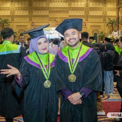 Kekompakan Ibu dan Anak Raih Gelar Magister Bareng di UNESA