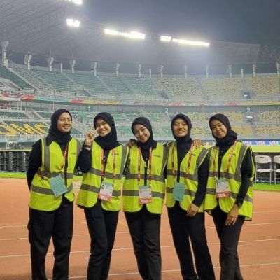 40 Mahasiswa UNESA Ambil Bagian Jadi Steward di FIFA World Cup U-17, Begini Kisah Uniknya Sepanjang Laga