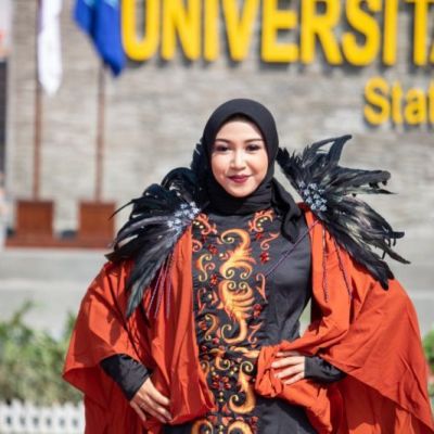 Bukan Citayam Fashion, Ini Catwalk PKKMB UNESA