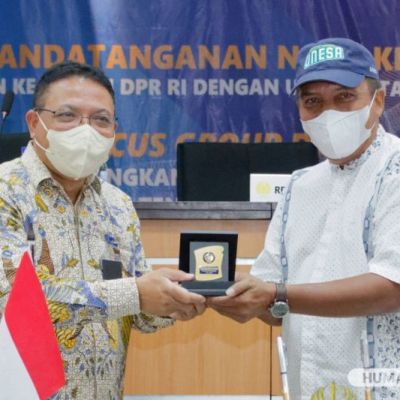 UNESA dan DPR-RI Teken MoU Penguatan Implementasi Bidang Kewirausahaan