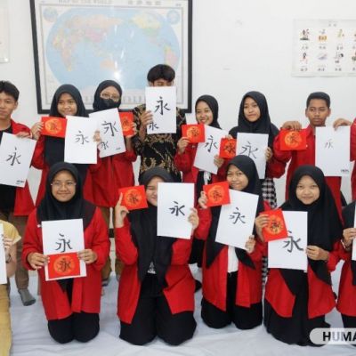 Pelajar SMA Belajar Budaya Tiongkok Bersama Nativenya Langsung di Confucius Institute